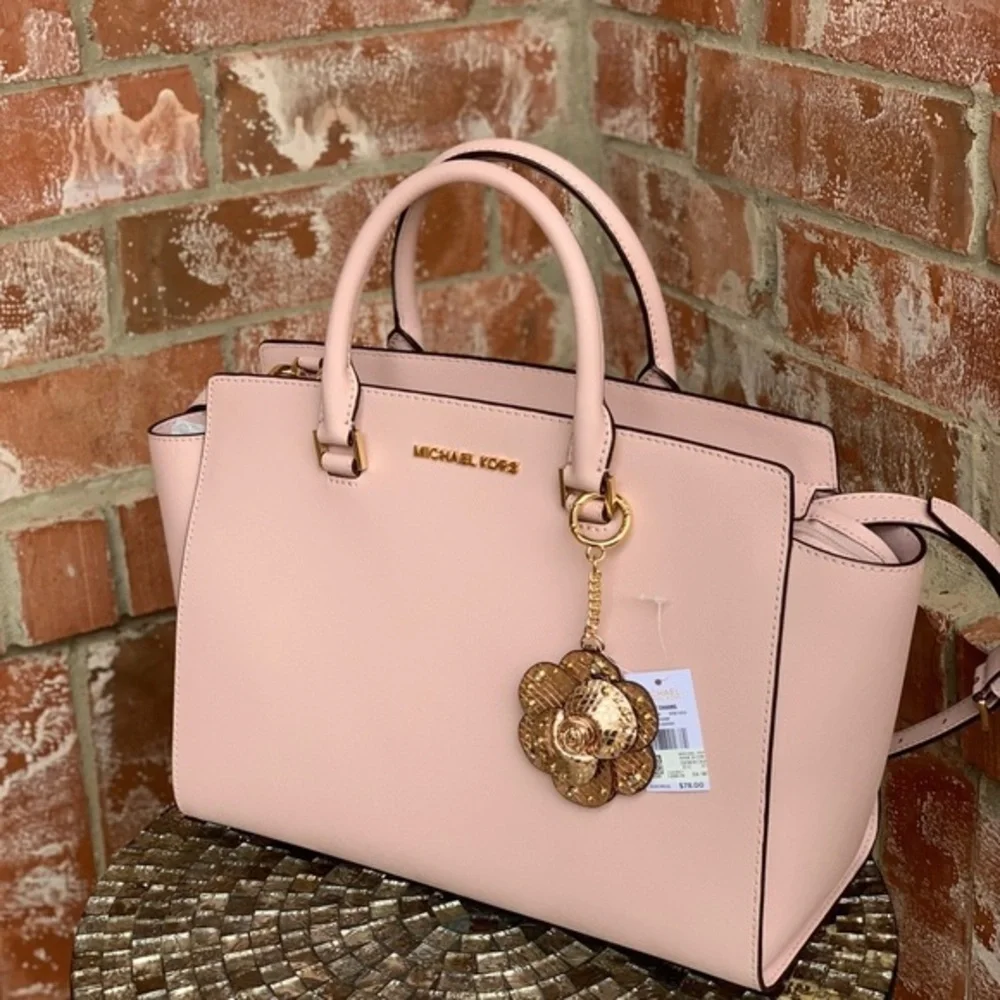 Michael kors large Selma satchel bag+ key charm